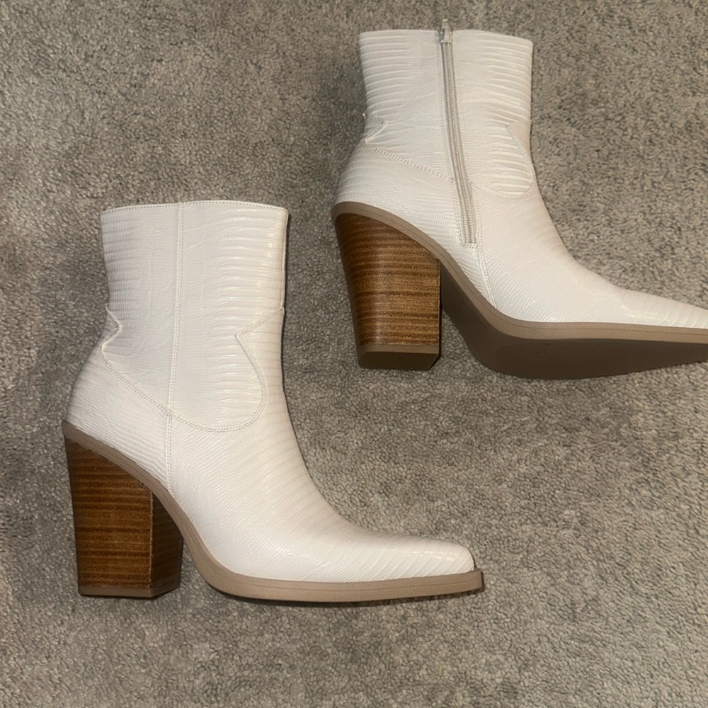 Steve Madden White cowgirl boots